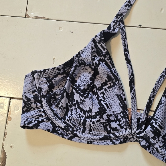 NWT CCX City Chic Greta Snakeskin Print Bikini Top Black Gray 14 - Picture 6 of 10